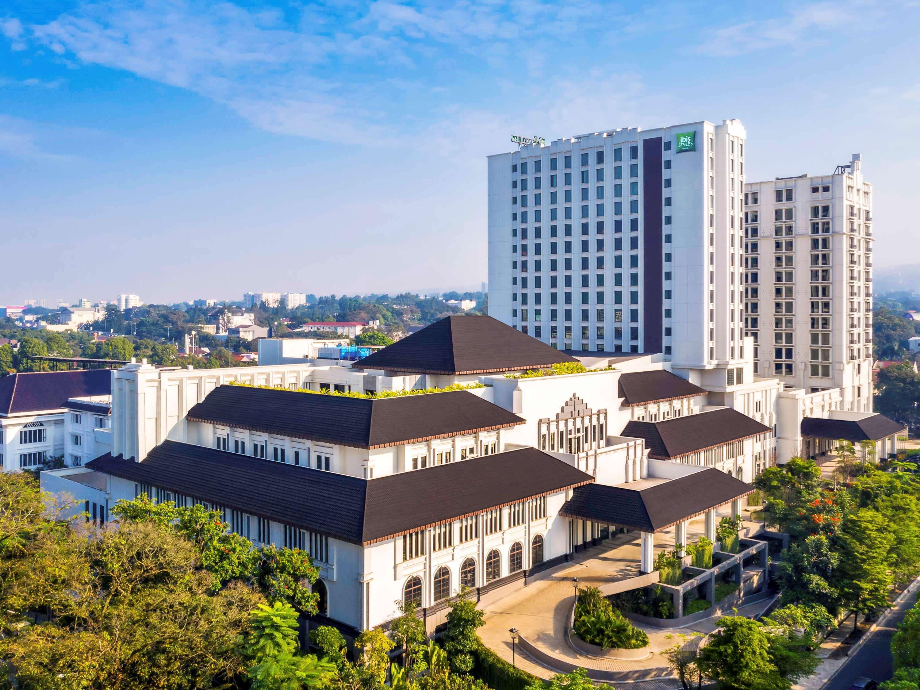 Ibis Styles Bandung Grand Central Экстерьер фото