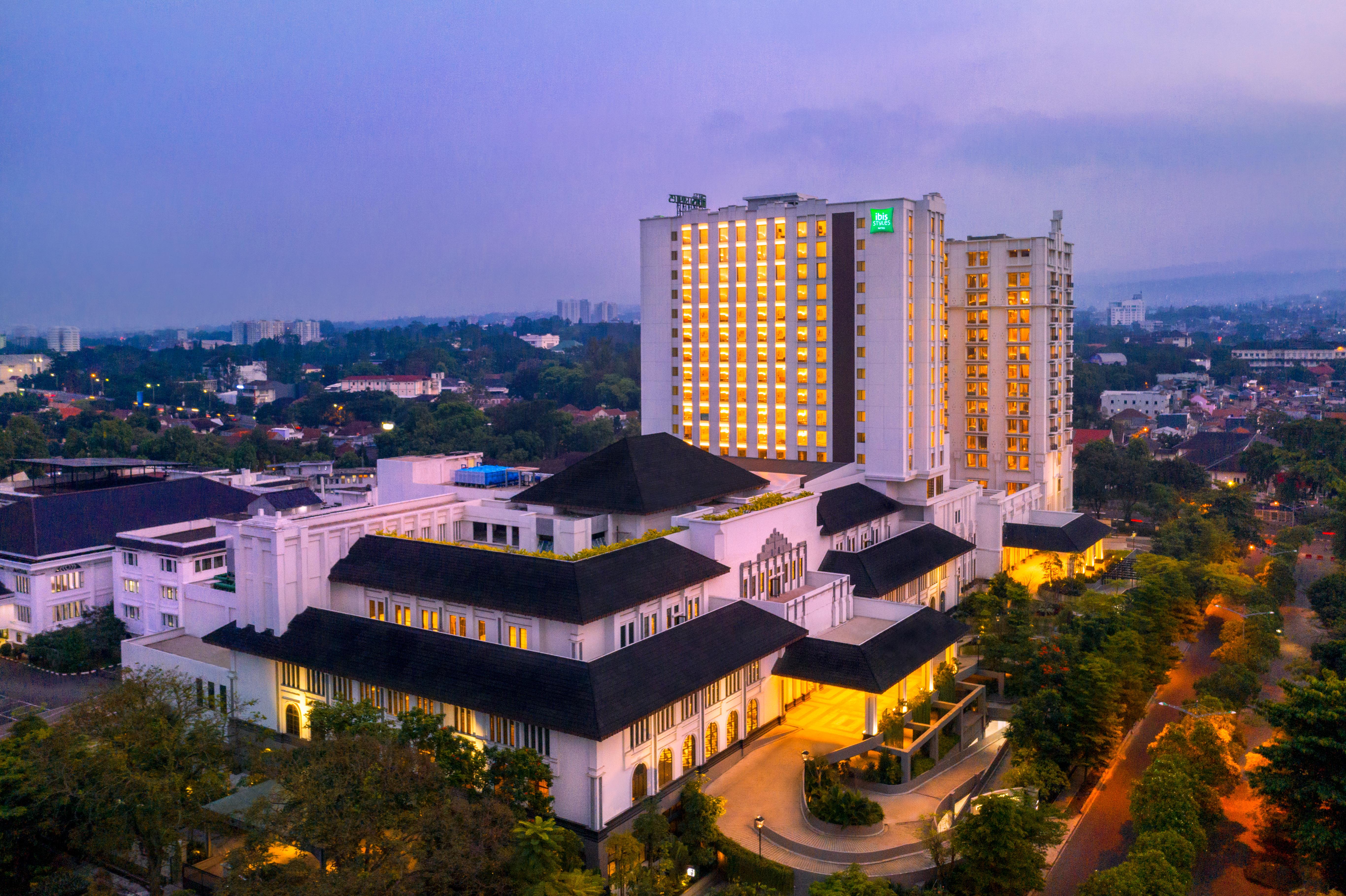 Ibis Styles Bandung Grand Central Экстерьер фото
